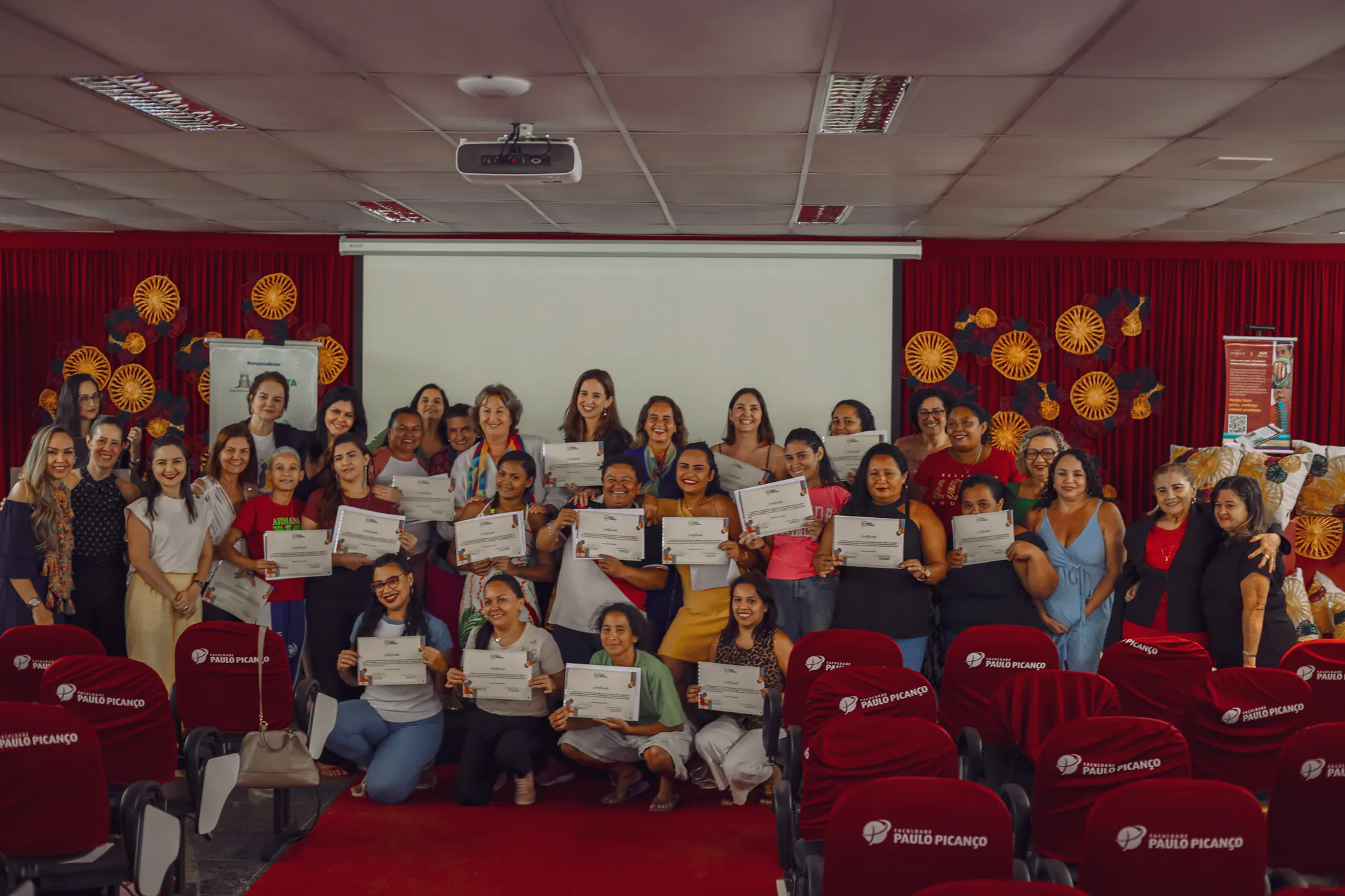 Projeto "Vozes da Liberdade" Celebra Entrega de Certificados em Evento Conjunto