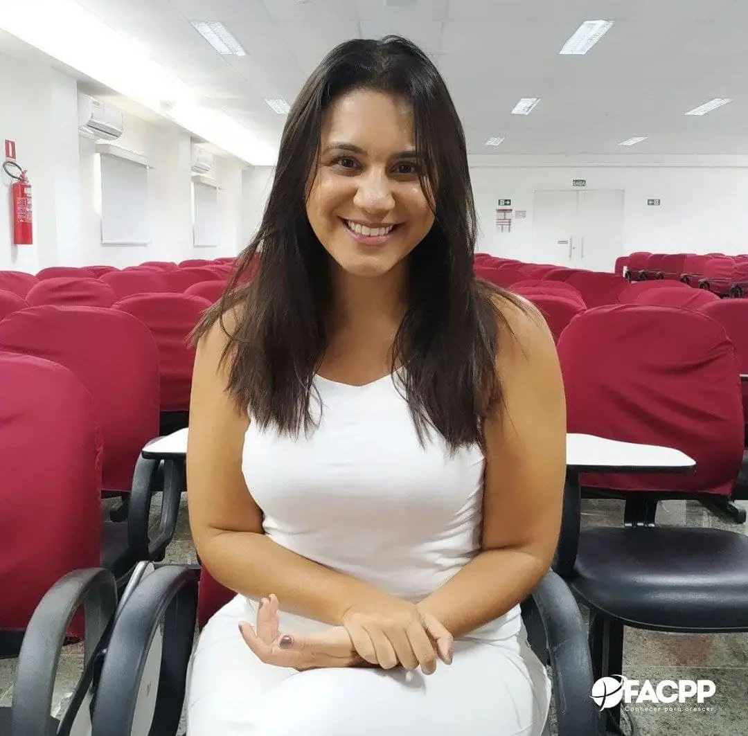 Prof. Lorena Vieira é premiada na 38ª Reunião da SBPqO