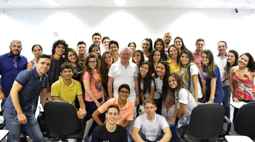 Presidente do CRO CE ministra palestra aos futuros Cirurgiões-Dentistas