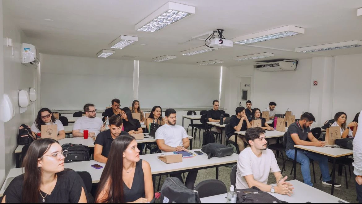 Turma de Especialização em Implantodontia, Periodontia e Prótese Dentária inicia com Coordenação do Prof. Dr. Diego Martins de Paula